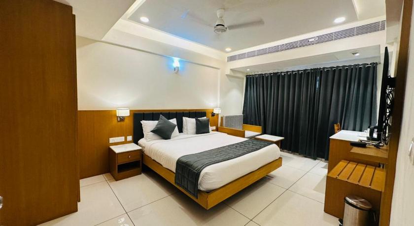 Rain Drops Hotel – Chennai, IL
