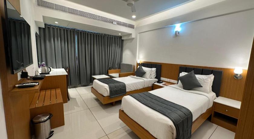 Rain Drops Hotel – Chennai, IL