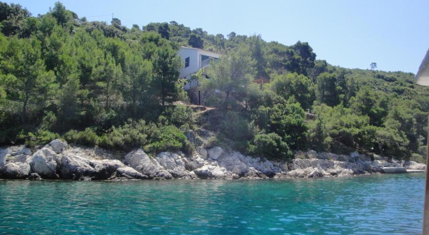 Apartment Nono Ivo — Hotel in Vis
