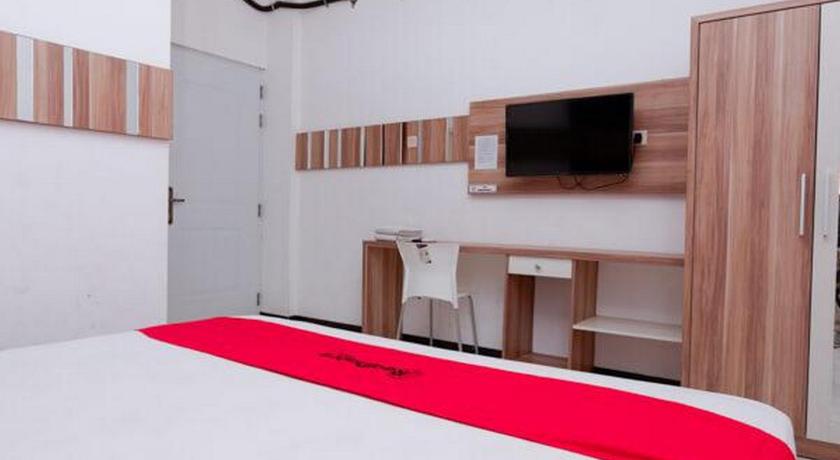 RedDoorz near Plaza Simpang Lima - image 31