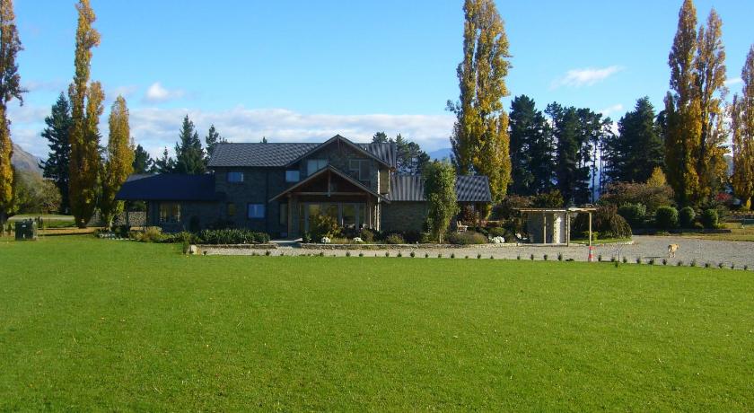 Golfcourse Road Chalets and Lodge photo