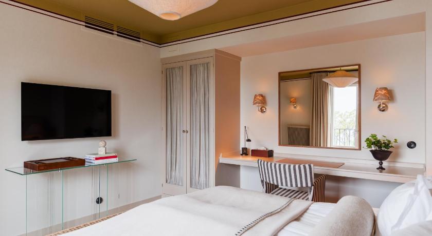 Image of King Suite with Ocean View 0
