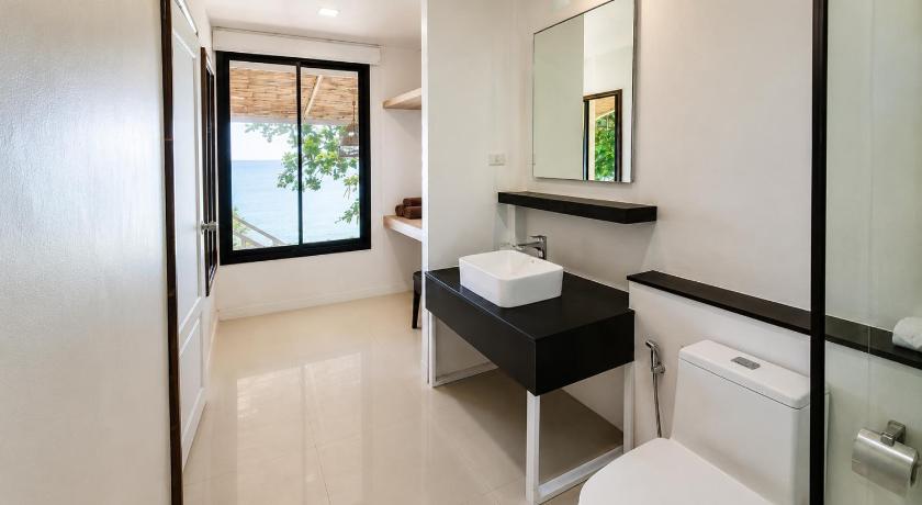 Image of Deluxe Ocean View 13