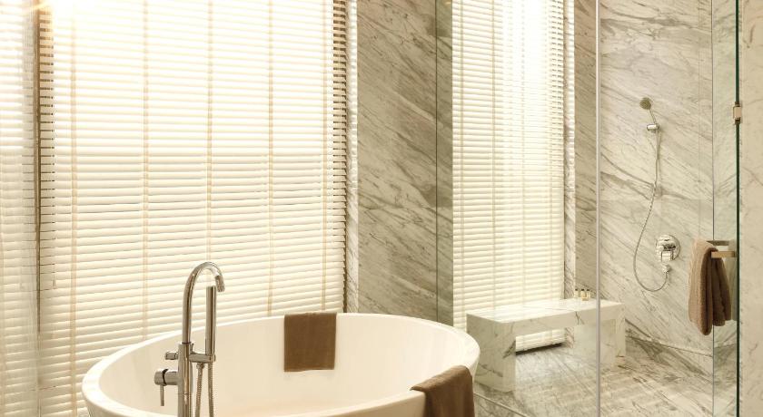 Image of Roseate Suite with Hi-Tea & Club Lounge Access, 15% Dis on Laundry & 20% Dis on Spa, 2 way Airport Transfer, Late Check-out till 1 PM, 30 minute Spa, 4 pc Laundry per room per day, Comp Extra Bed, Personalized Butler Service 24 hours 2