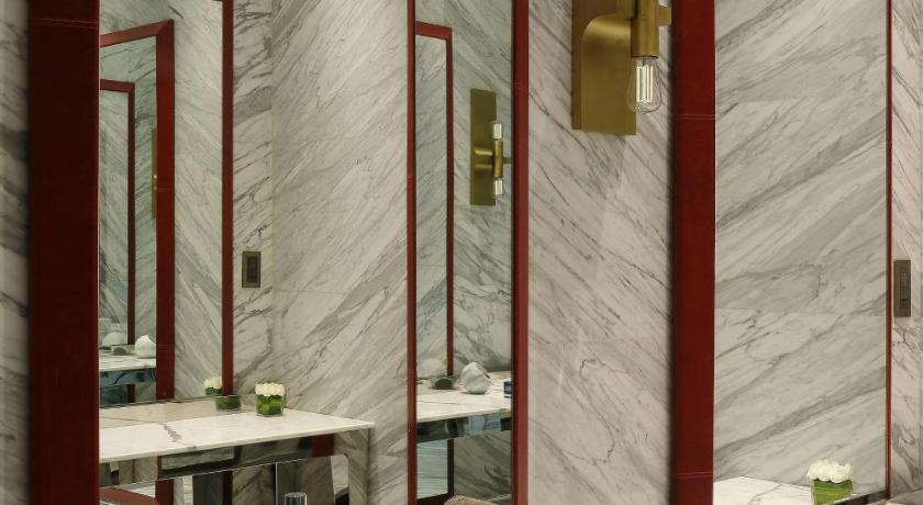 Image of Roseate Suite with Hi-Tea & Club Lounge Access, 15% Dis on Laundry & 20% Dis on Spa, 2 way Airport Transfer, Late Check-out till 1 PM, 30 minute Spa, 4 pc Laundry per room per day, Comp Extra Bed, Personalized Butler Service 24 hours 4