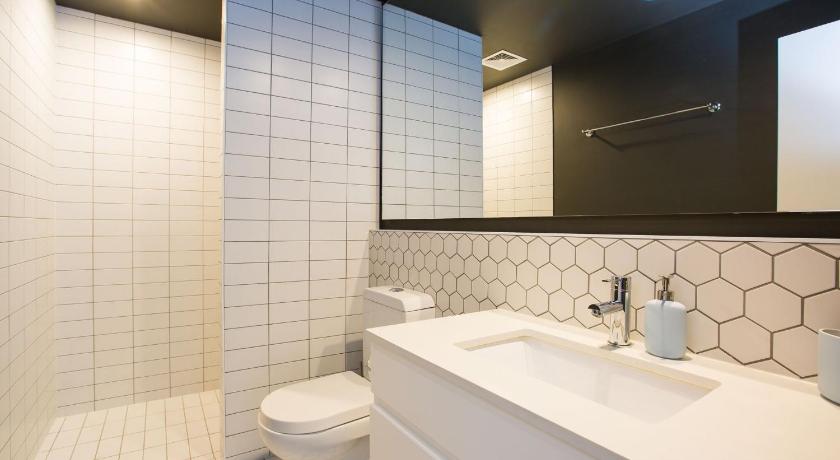 Magnificent Apartment + FREE car park near CBD photo