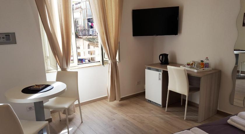 Image of Double Room with Private Bathroom 3