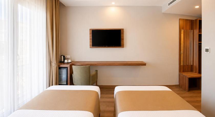 Image of Trendy Room with 2 Single Beds 9