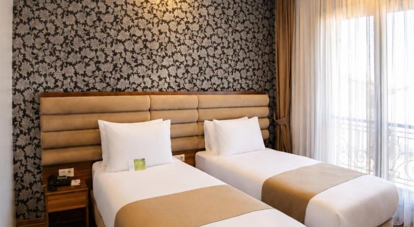 Image of Trendy Room with 2 Single Beds 6
