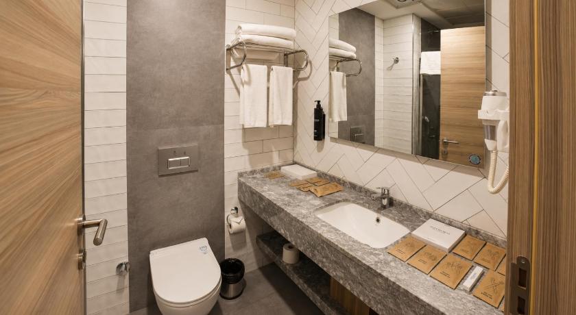 Image of Trendy Room with 2 Single Beds 2