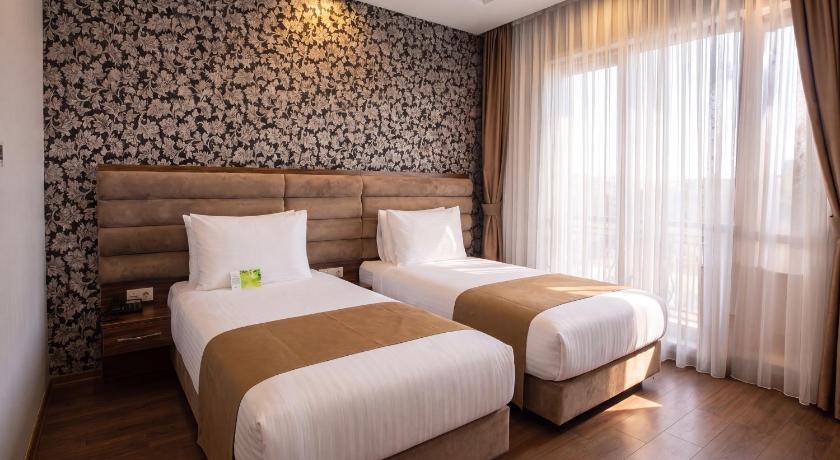 Image of Trendy Room with 2 Single Beds 4