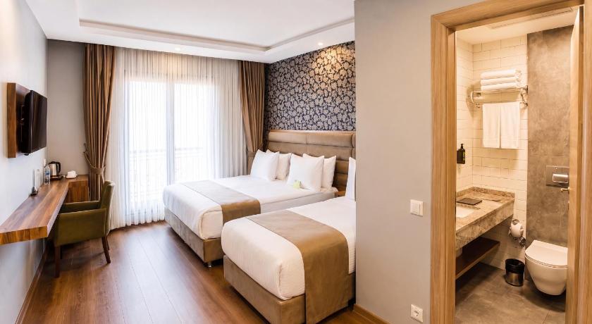 Image of Trendy Room with 1 King + 1 Single Bed 1