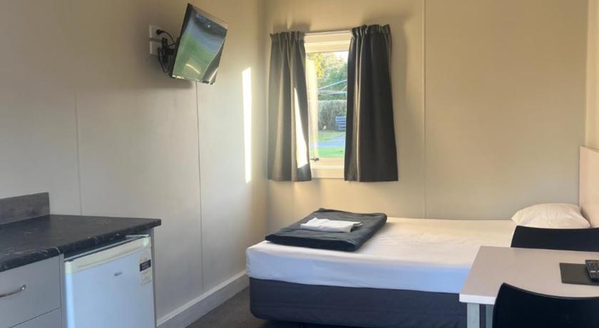 Image of Standard Cabin with Shared Bathroom 0