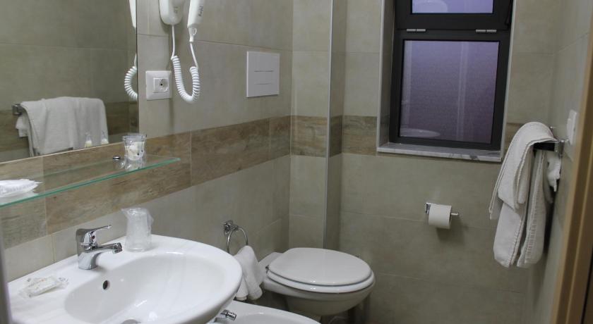 Image of Quadruple Room 9