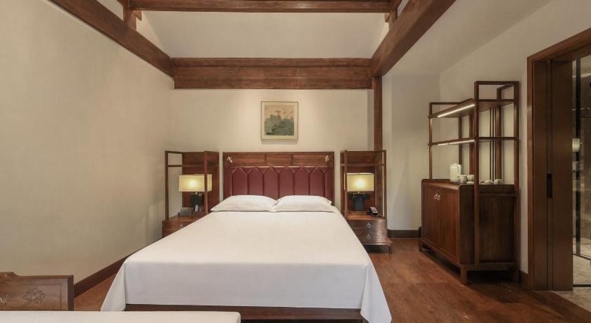 Image of Junior Suite with Garden View 1