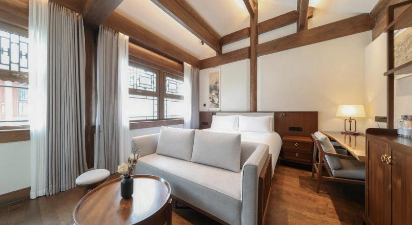 Image of Junior Suite with Garden View 0