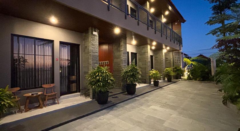 Tampilan 10 Living House