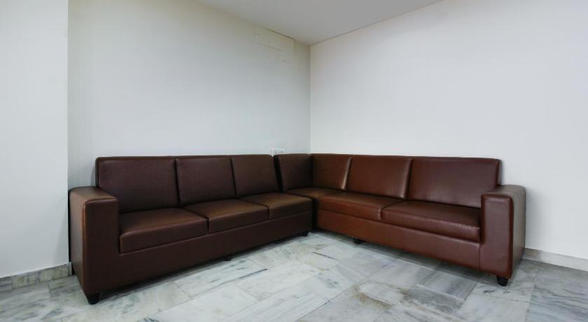 Capital O Sri Suprabhat Grand Near Kachiguda Railway Station – Hyderabad, IA