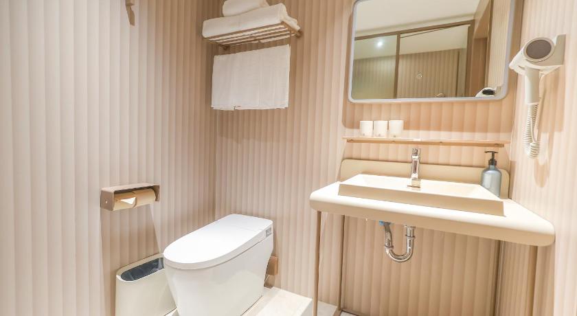 Image of Deluxe Family Room 4
