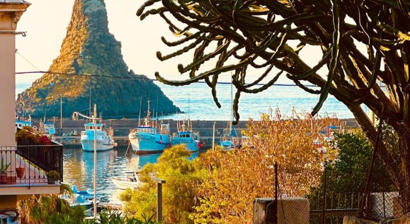 Faraglioni Bay