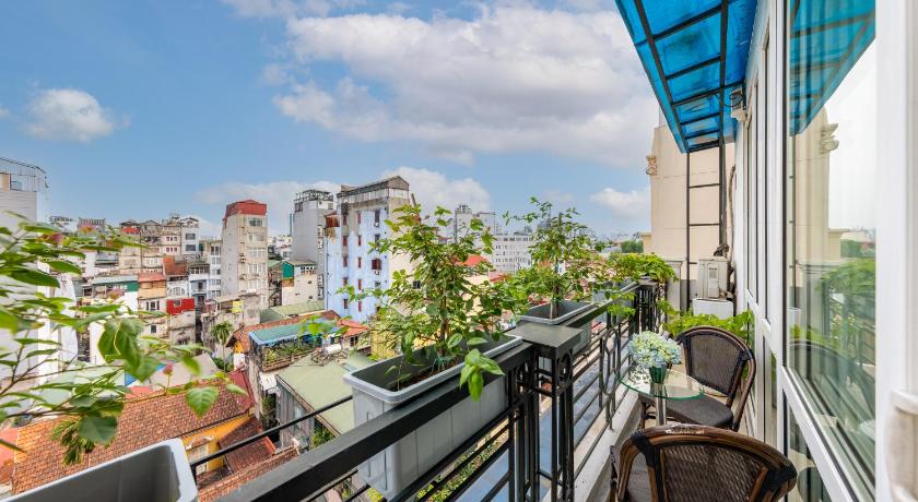 Image of Junior Suite with Balcony 1