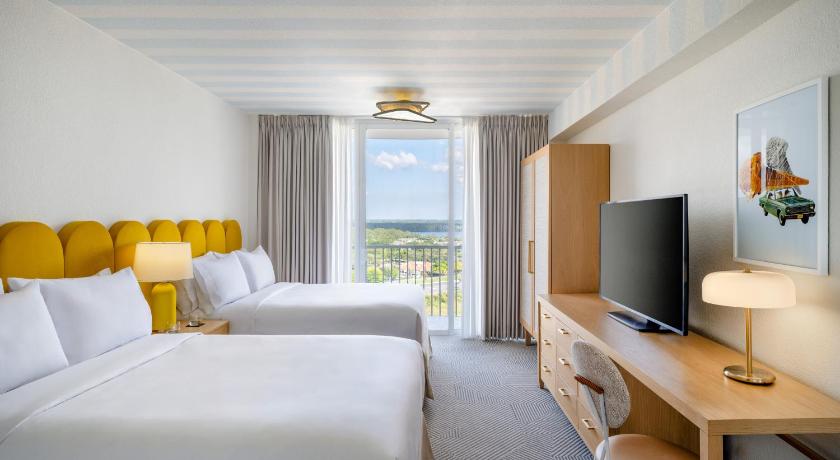 Image of TOWER room with Two Queen Beds + Sleeper Chair, low floor 2 - 9 4