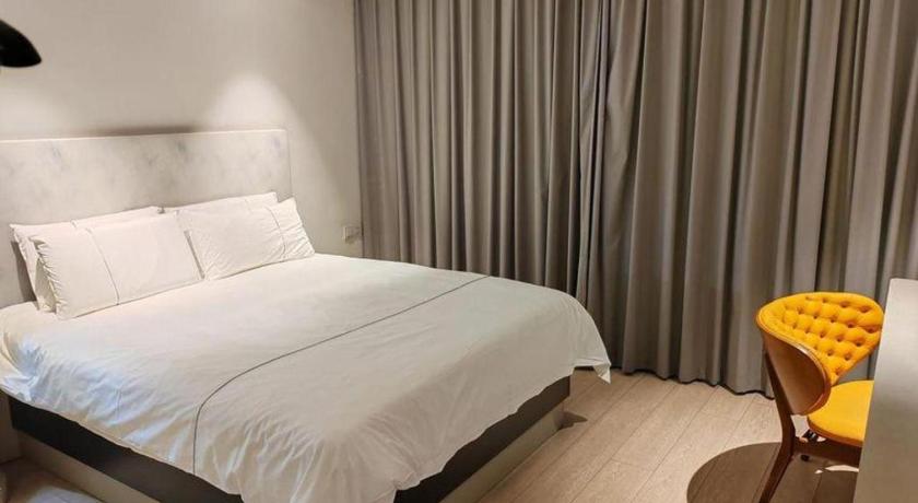 Magnotel Chengdu Kuanzhai Alley Tongjin Bridge Hotel – Chengdu, IL