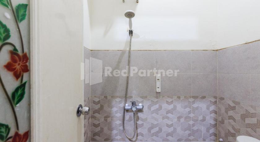 Nipa Guest House near Universitas Widyagama Mitra RedDoorz - image 17