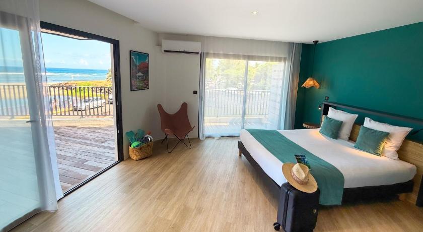 Image of Three-Bedroom Apartment - Disability Access with Sea view 0