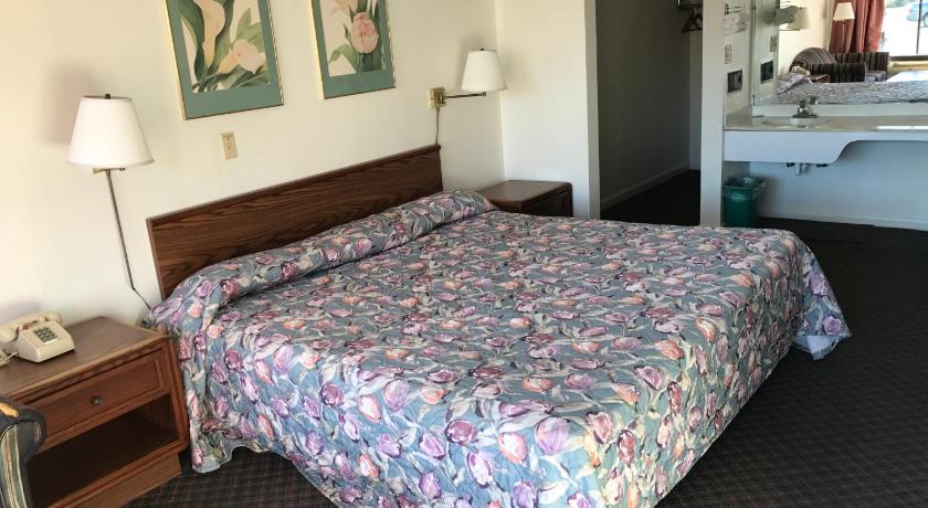 Flagship Inn photo
