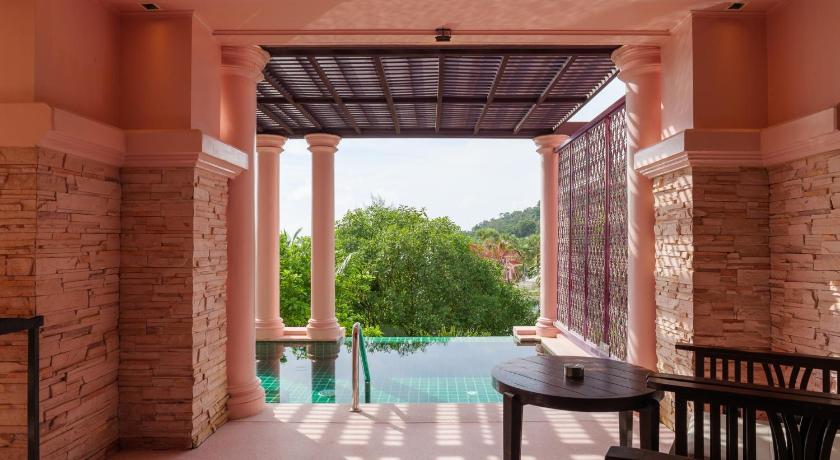 Image of Premier Suite Private Pool Club King 12
