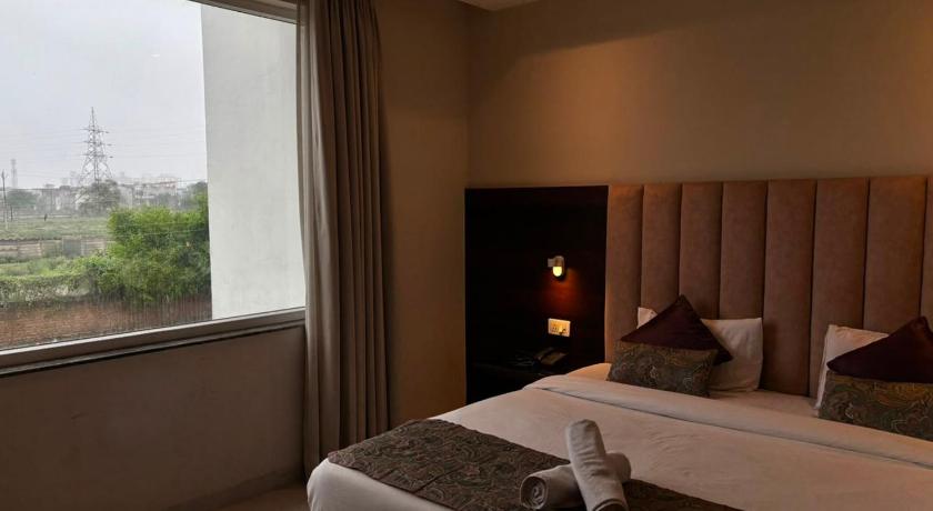 Meera Madhav Resort – Vrindavan, NC