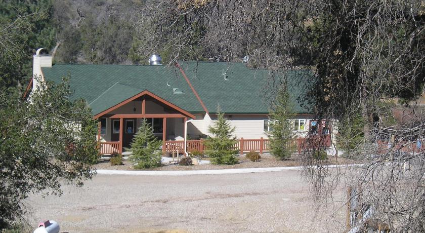 데스칸소 (CA) Oakzanita Springs Camping Resort Cabin 2 4성급 숙소 객실