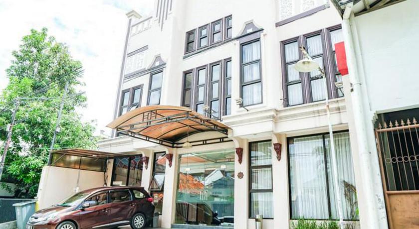 Audah Syariah Residence Mitra RedDoorz – Surabaja, IL