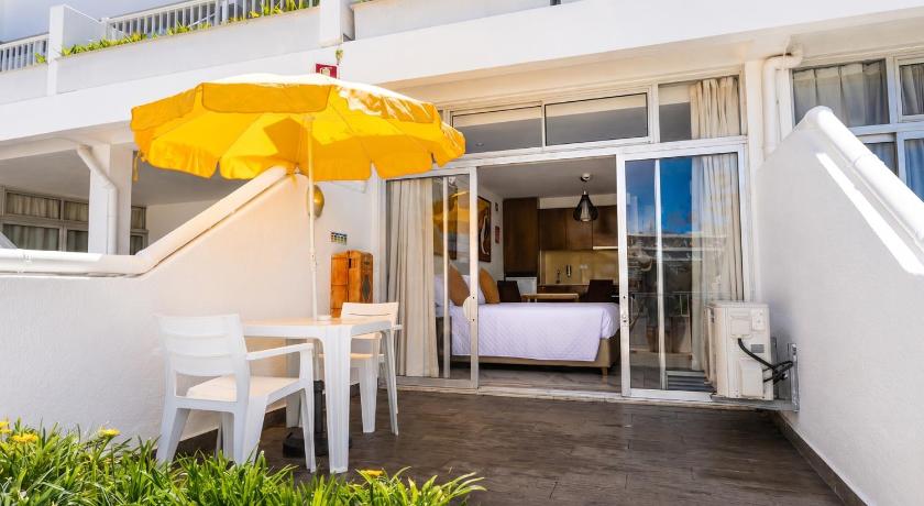 Image of Deluxe Sea or Pool View Room with Terrace 12