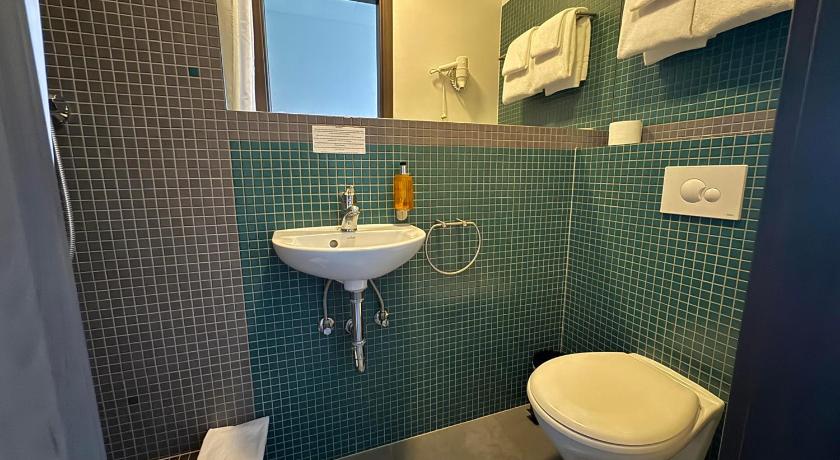 Image of Twin Room 10