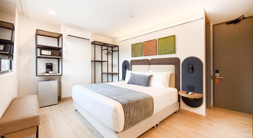 Blues Suites Laureles