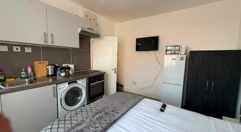 Raynes park family apartment