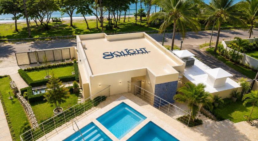 Photo of Skylight Suites Hotel - Agoda Discount Booking