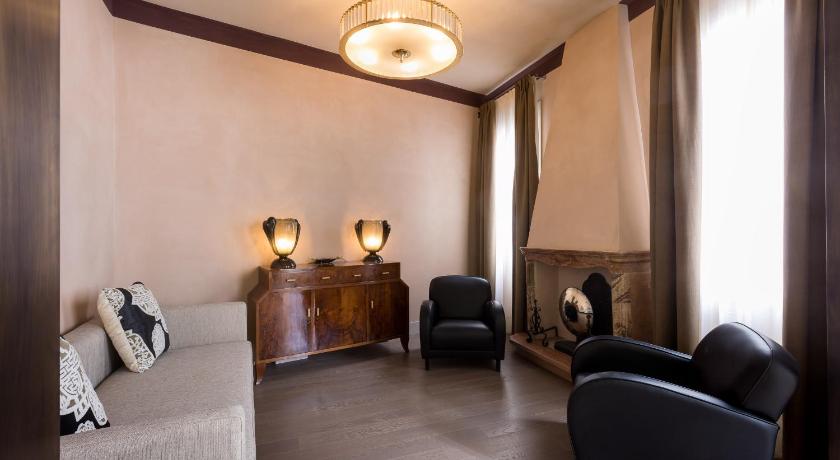 Foto Classic Double Room with Canal View - separate Building 1