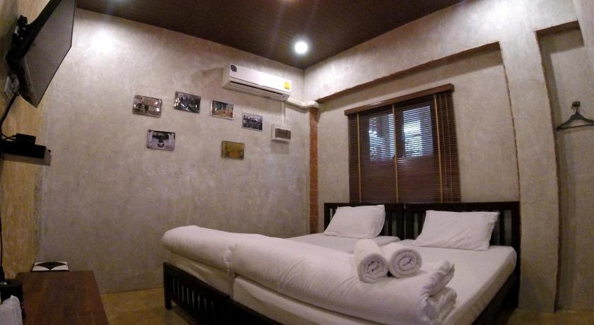 Image of Family Room 0