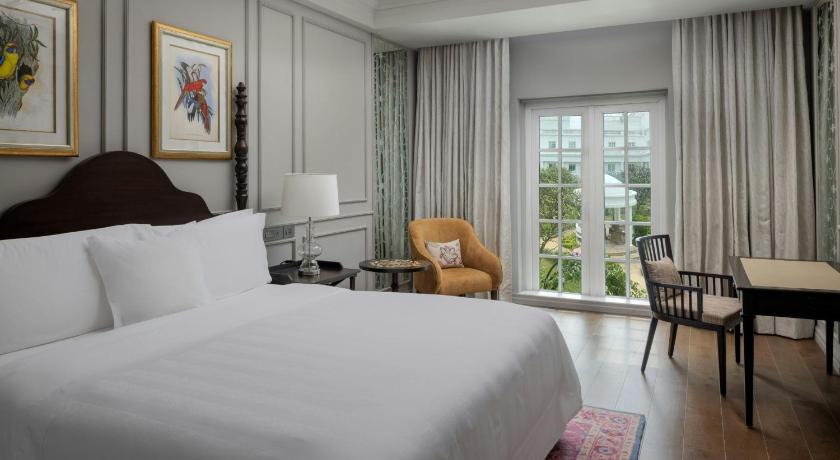Image of Manor Queen Room 0