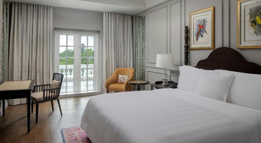 Image of Manor Exclusive Queen Room - Club Lounge Access 0