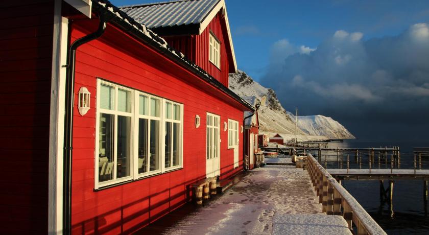 Sarnes Seaside Cabins photo