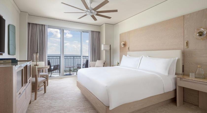 Image of Club Oceanfront, Club lounge access, Guest room, 1 King, Oceanfront 1