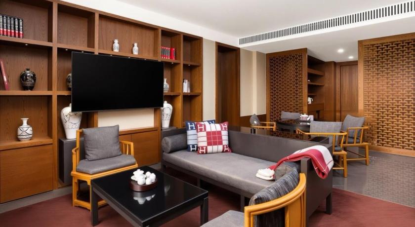 Image of Pagoda Suite, Club lounge access, 1 Bedroom Larger Suite 5