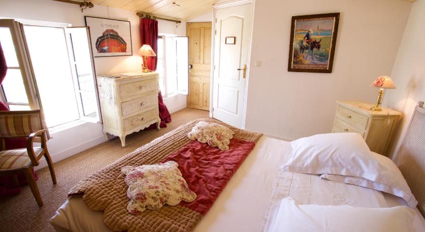 サン＝マルタン＝ド＝レ Le Corps de Garde 4つ星 ホテル ロビー