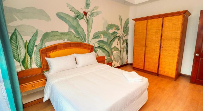 Image of Three-Bedroom Apartment with Sea View 0