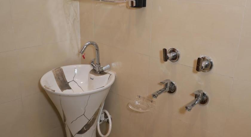 VR Hotel - image 13