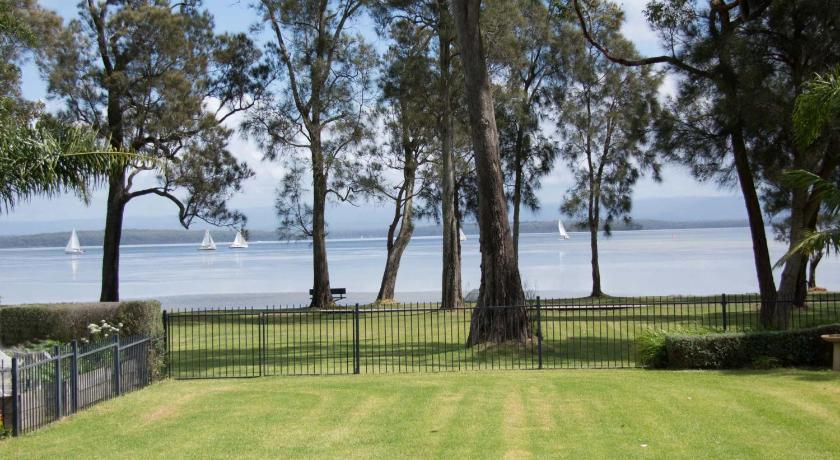 Paradise Beach Apartments photo